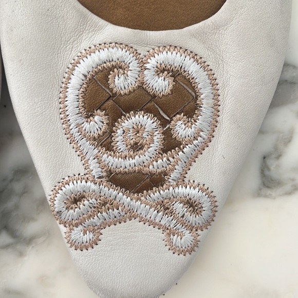 Bottega Veneta, made in Italy, women’s house slippers with embroidered toe - Picture 2 of 5